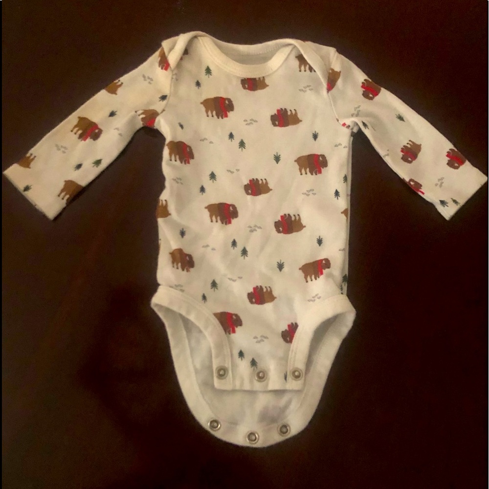 🌞 5/$25 Just One You Carter’s 1 pc bodysuit is NB long sleeves, snap bottom
